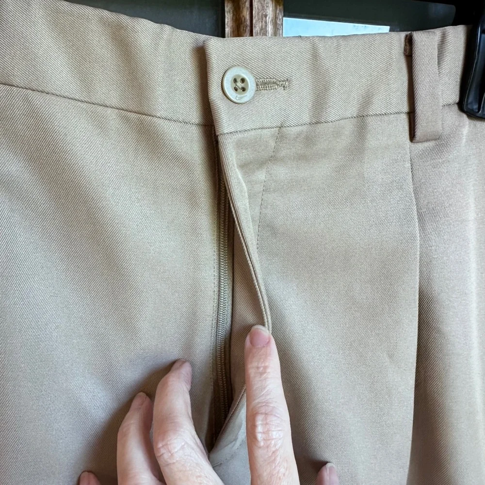 Nike Golf Shorts‎ Mens 34 Khaki Tan Pleated Fit Dry Performance Athletic Active